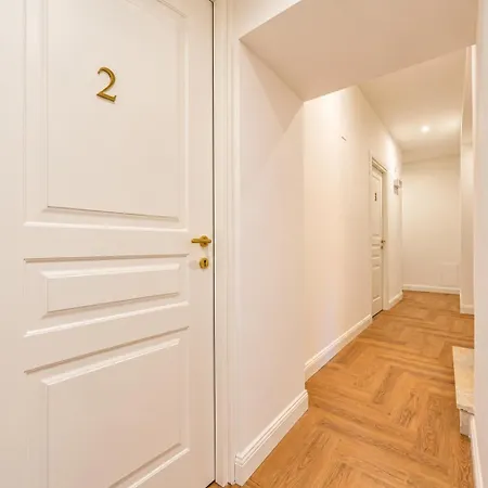 Boutique 81 - Spanish Steps Guest house 4*