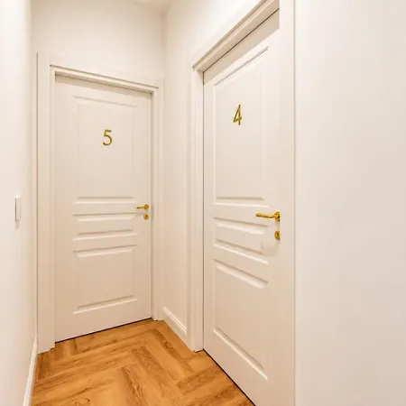 Guest house Boutique 81 - Spanish Steps 4*