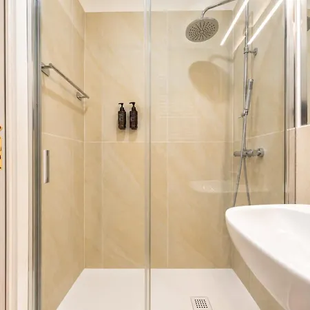 Boutique 81 - Spanish Steps Guest house